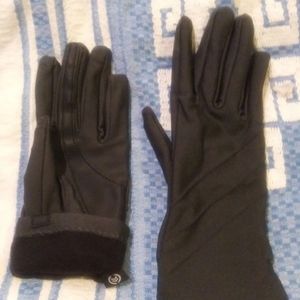 ISOTONER women's gloves